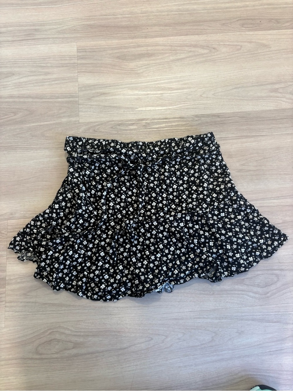 Black Floral Ruffle Mini Skort - Picture 4 of 8